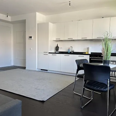 Luxury Waterfront Apartament *